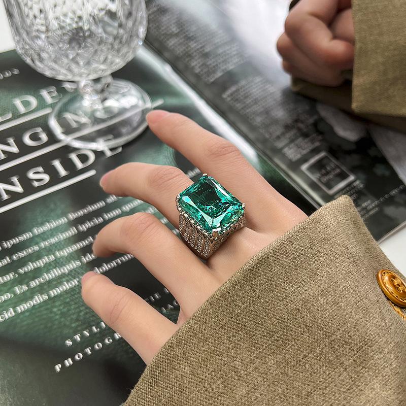Jewelry Copper Bottom Gold-Plated Simulation Redeen Chepala Green Square Diamond Ring Stone 15 * 20