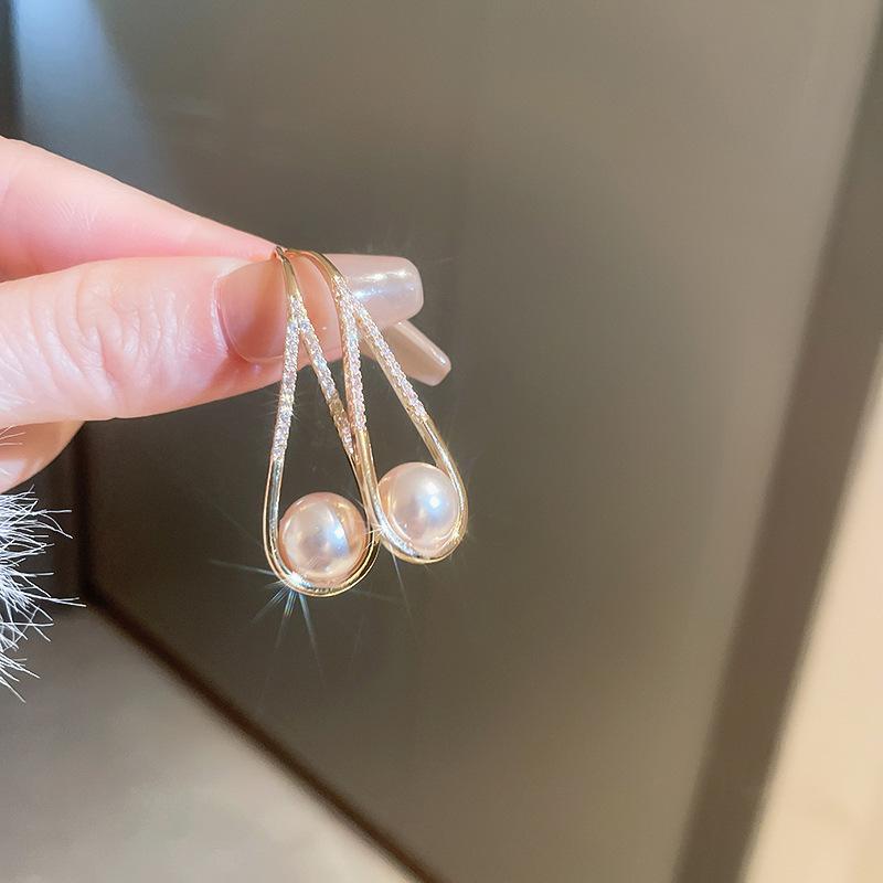 

Трендовые жемчужные треугольные серьги в стиле барокко, ретро-дизайн, серьги-крючки, универсальная мода, новые серьги для женщин