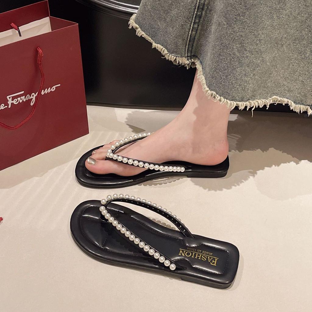 Beautiful Cool Slippers for Women's Summer Wear New Versatile Flat-bottomed Rhinestone Foot-pinned Herringbone Beach Sandals