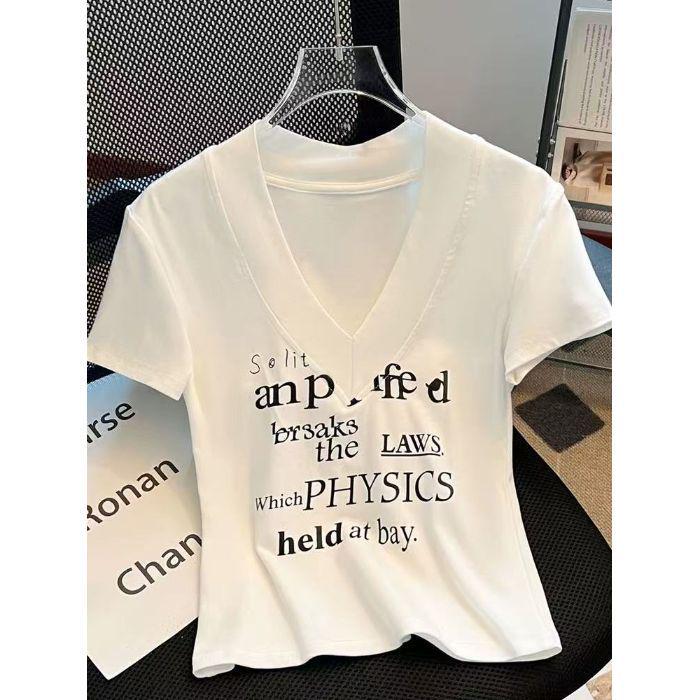 

Топ женский приталенный с V-образным вырезом, с короткими рукавами, с принтом и запахом сзади - Весна/Лето 2025 Medium белый