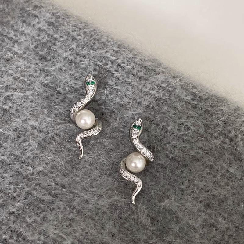 Silver needle new Chinese snake pearl snake earrings female snake year personality natal year