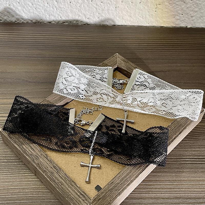 Fashion Sexy Wide Edge Lace Cross Pendant Necklaces for Women Men Sweet Desig Cool Collarbone Necklaces Party Jewelry Accessorie