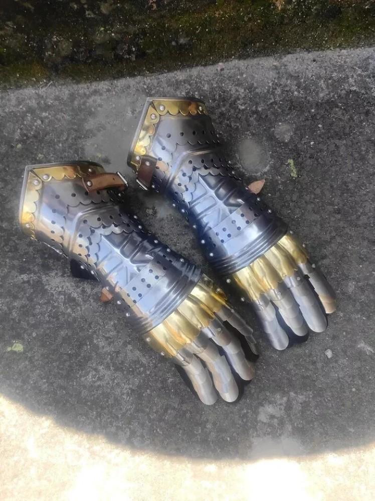 

Средневековые рыцарские перчатки-краги пара латунные акценты доспехи крестоносца стальные перчатки M аэро