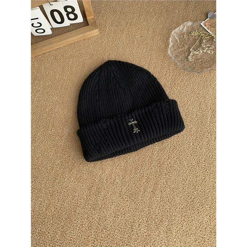 Fall/Winter Street Fashion Distressed Knit Cap for Men and Women, Versatile Retro Metal Cross Emblem Wool Hat, Couple Beanie Cap