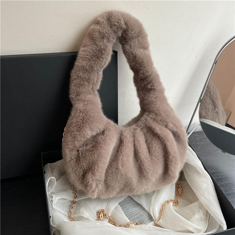 

New furry bag women s autumn and winter furry bag fashion pleated cloud bag commuter plush handbag темные хаки