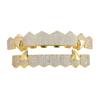 Halloween Vampire Fangs Hip Hop Jewelry 8 Teeth Top and Bottom Grillz Set Iced Out Gold Plated Diamond Grillz for Teeth