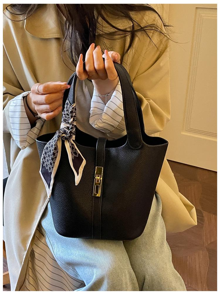 Trendy Cross-Buckle Bucket Bag: Versatile, High-End Fashion Handbag