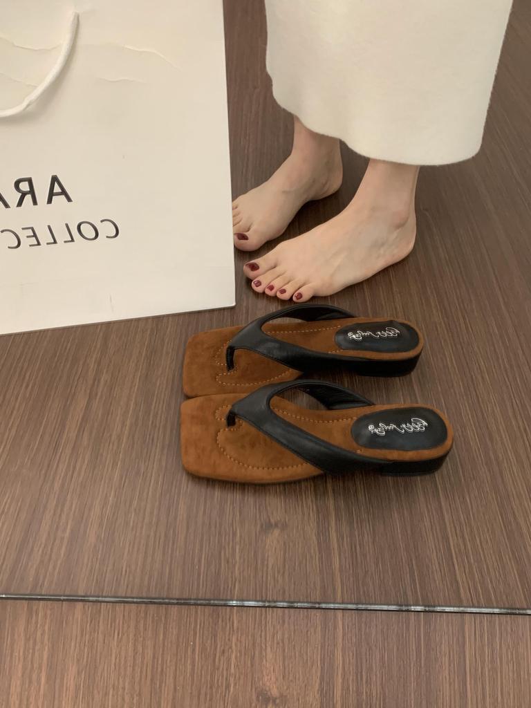 Retro niche low-heeled flip-flops are versatile and not tiring. French stunning square head cool slippers women's summer wear