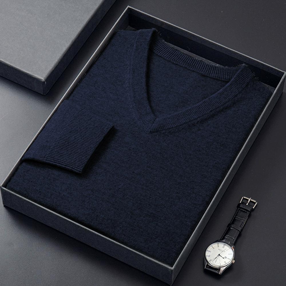 Мужской осенний свитер с v-образным вырезом — фото 11