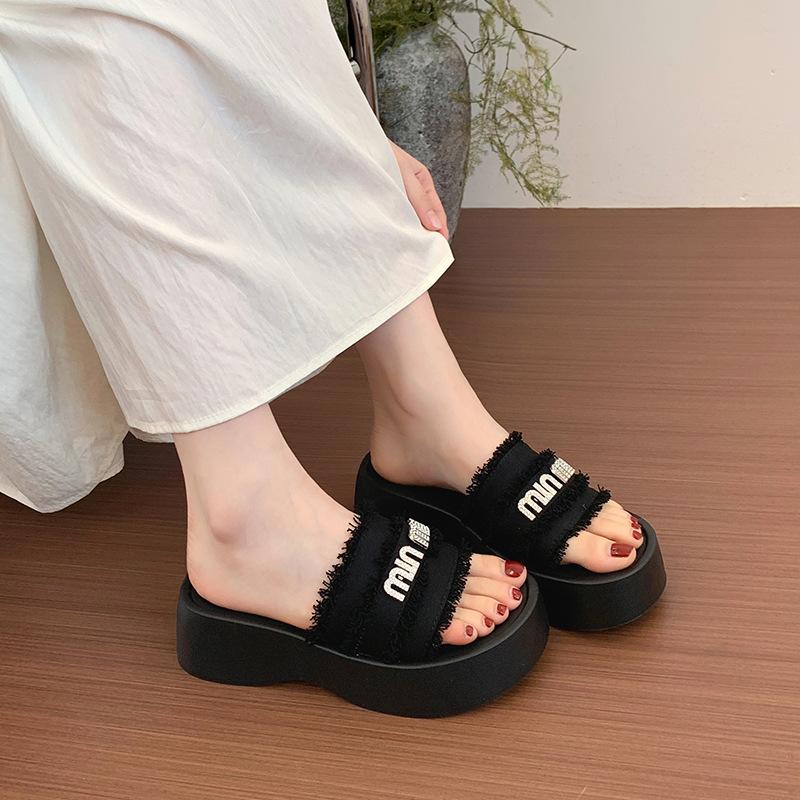 French Small Fragrant Slippers Women's Summer Wear 2025 Spring and Summer New Fashion One-word Thick-bottomed Beach Cool Slippers