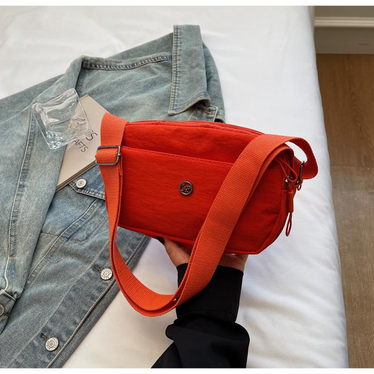 Casual new lightweight small square bag women's Korean version niche versatile solid color simple commuter student shopping messenger bag