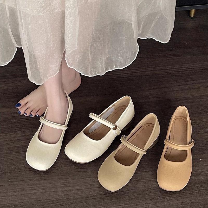 Jaro a léto nové boty na jedno obutí s kulatou špičkou a mělkým výstřihem dámské retro jemný vílí styl ležérní Mary Jane měkká podrážka Doudou boty