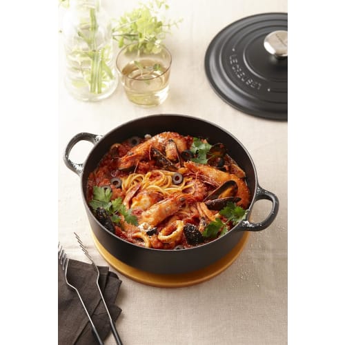 Le Creuset Cast Iron Enamel Cocotte Ronde Pot, 22 cm, Matte Black, Gas and Induction Oven Compatible [Official Japanese Product]