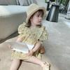 Süßes Blumenkleid für Sommermädchen