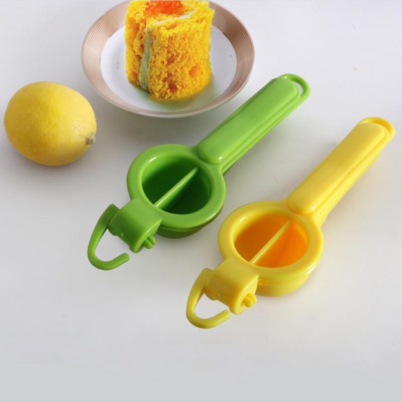 1Pc Plastic Lemon Clip Creative Household Kitchen Thickening Manual Fruit Juicer Mini Blender Children'S Auxiliary Food Tool