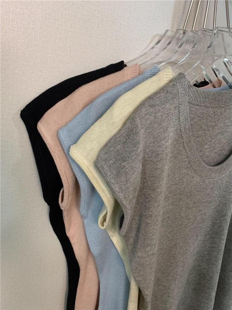 Elegant U-Neck Knit T-Shirt: Summer 2025 Fashionable, Lightweight Inner Wear for Women