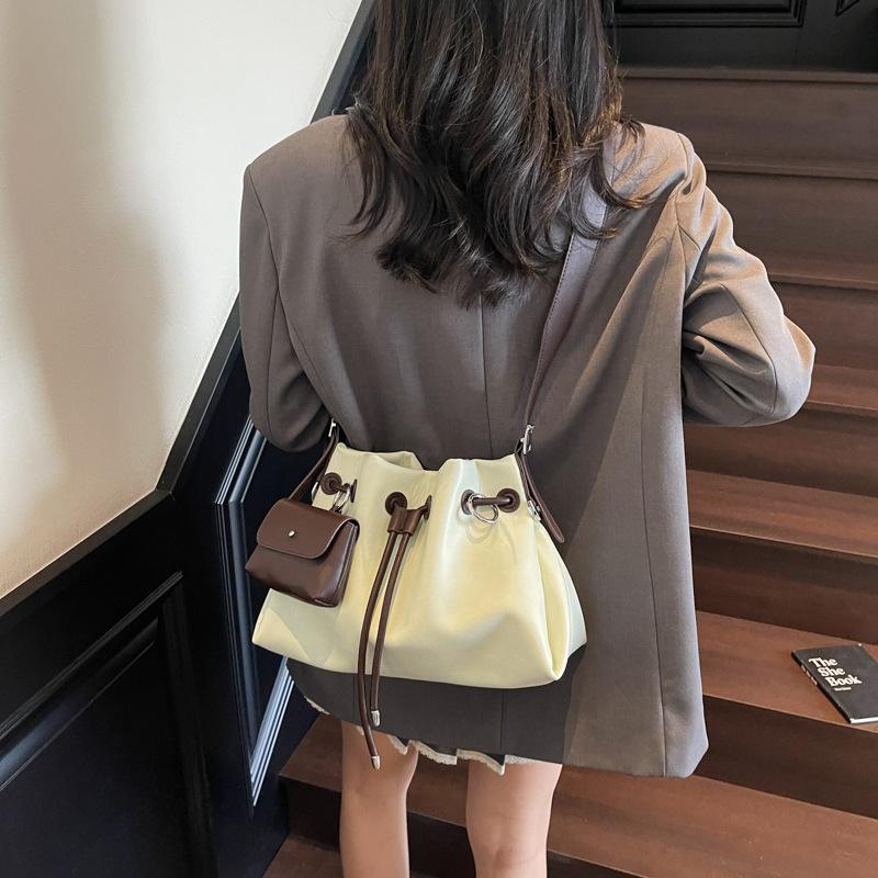 Trendy Large Capacity Commuting Tote Bags for Women Bucket Bag Casual Simple Crossbody Bag for Women Designer Bags