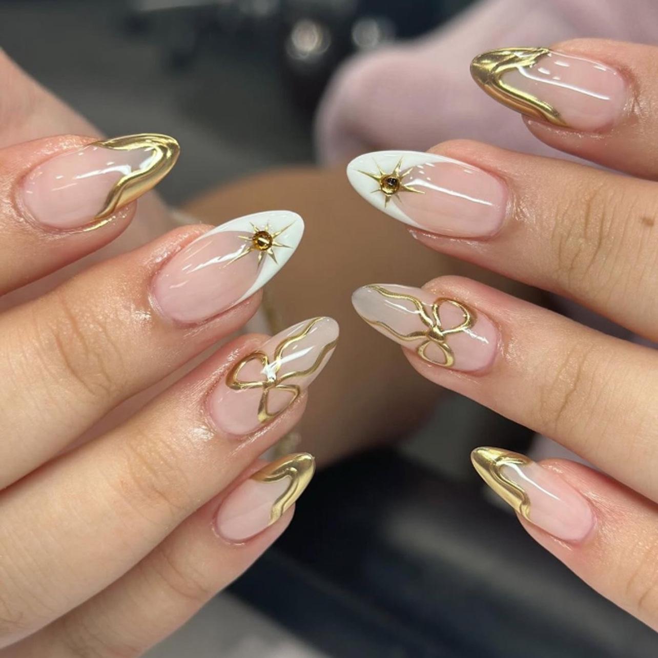 French 3D Gold Almond-Shape Wearable Nail Tips – Short Manicure