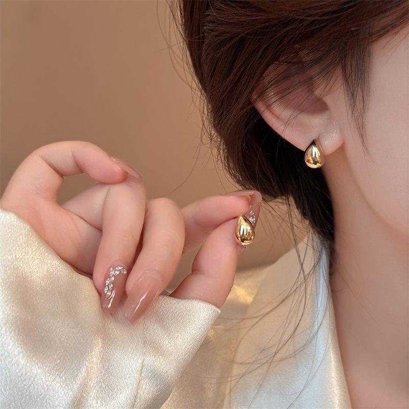Gold Brushed Small Sugar Cube Stud Earrings for Women 2025 New Arrival Best Selling Accessible Luxury Fancy Dignified Generous Style Unique Earrings