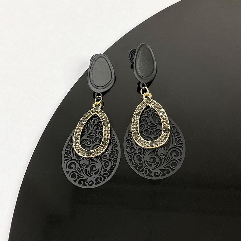 Pearl Mosquito Coil Disc Ear Clips: No-Pierce, Elegant French-Style Earrings for Women