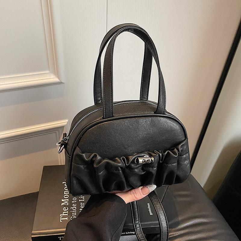 

Нишевый дизайн плиссированная сумка женская новая универсальная сумка-боулинг на одно плечо через плечо сумка-подушка чёрный