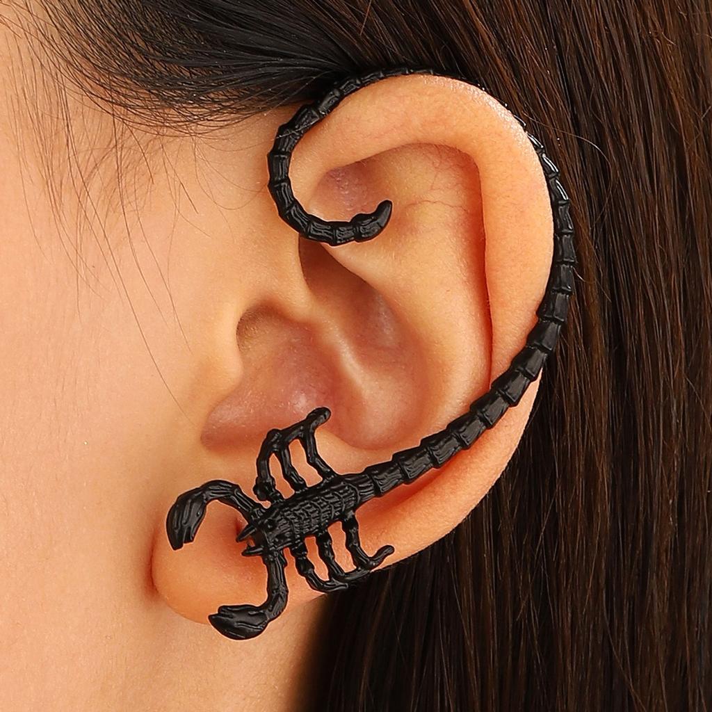 Gothic Black Scorpion Ear Cuff Punk Hip Hop Simulation Scorpion Ear Wrap Fashion Halloween Party Statement Non Piercing Ear Jewelry for Women Men