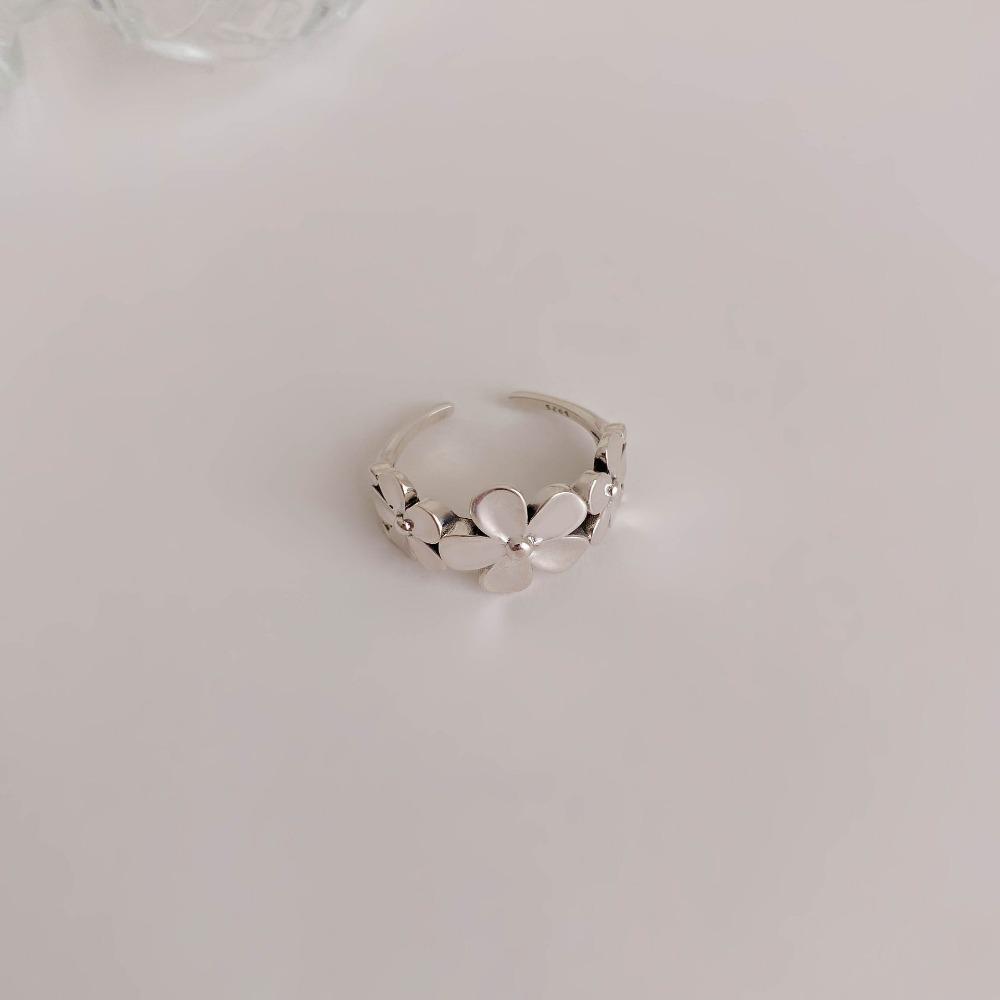 Ring Does Not Fade Niche Design Ins Opening Female High-end Sense Retro Cold Pearl Shell Versatile Irregular