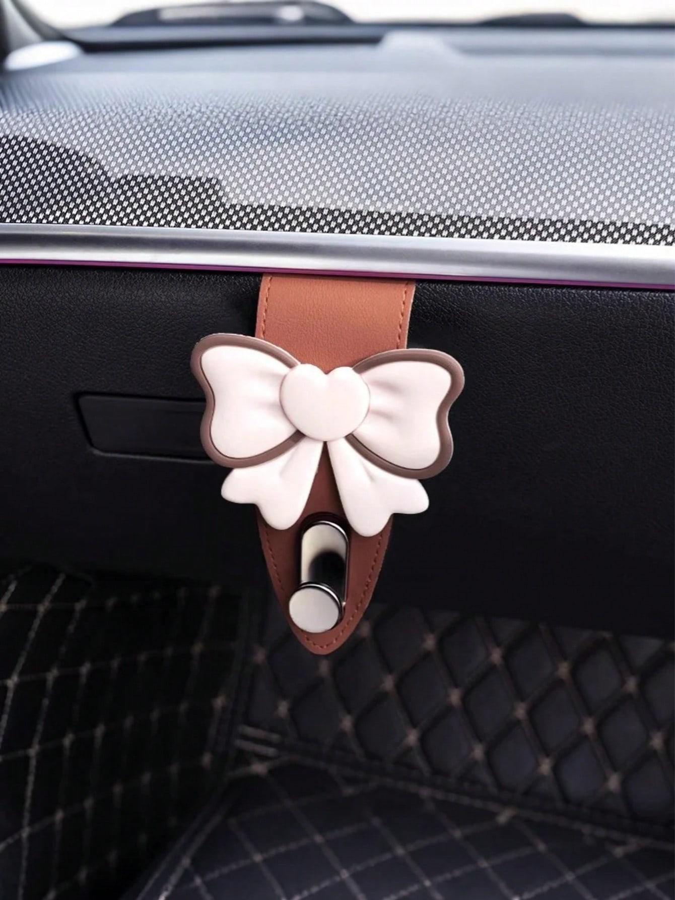 

Butterfly-Style Car Hook: A Foldable In-Car Storage Helper with Both Aesthetics and Practicality
