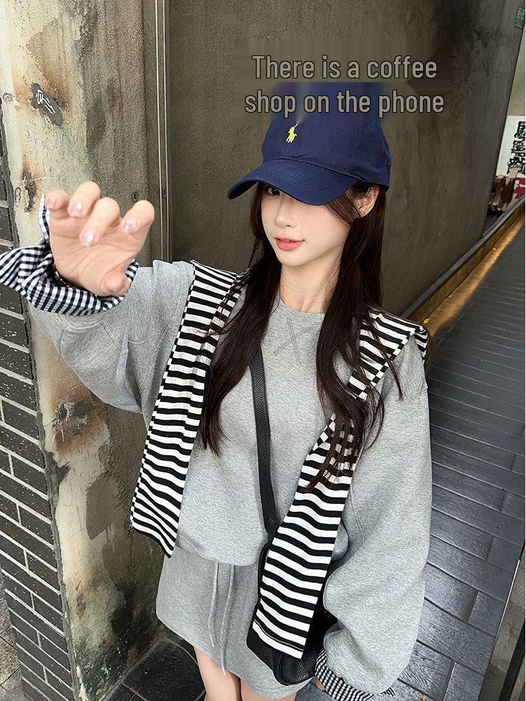 Koreanischer Farbblock-Streifenschal Zweiteiliges Set: Lockeres Langarm-Sweatshirt & High-Waist Kordelzug-Midirock für den Frühherbst