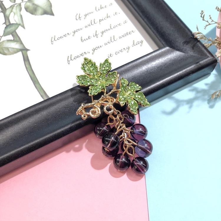 Beautiful Colorful Fruit Crystal Brooch Cartoon Fresh Grape Strawberry Radish Pin Silk Scarf Cardigan Accessories
