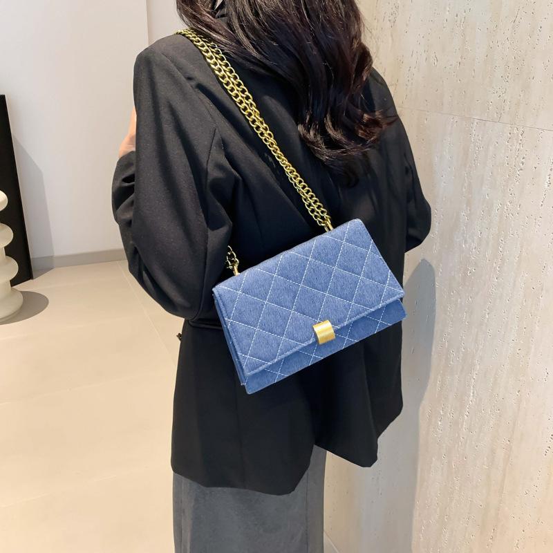 Korean Version of the Trend Small Square Bag 2025 Summer New Fashion Simple Messenger Bag Casual Niche Single Shoulder Armpit Bag Women