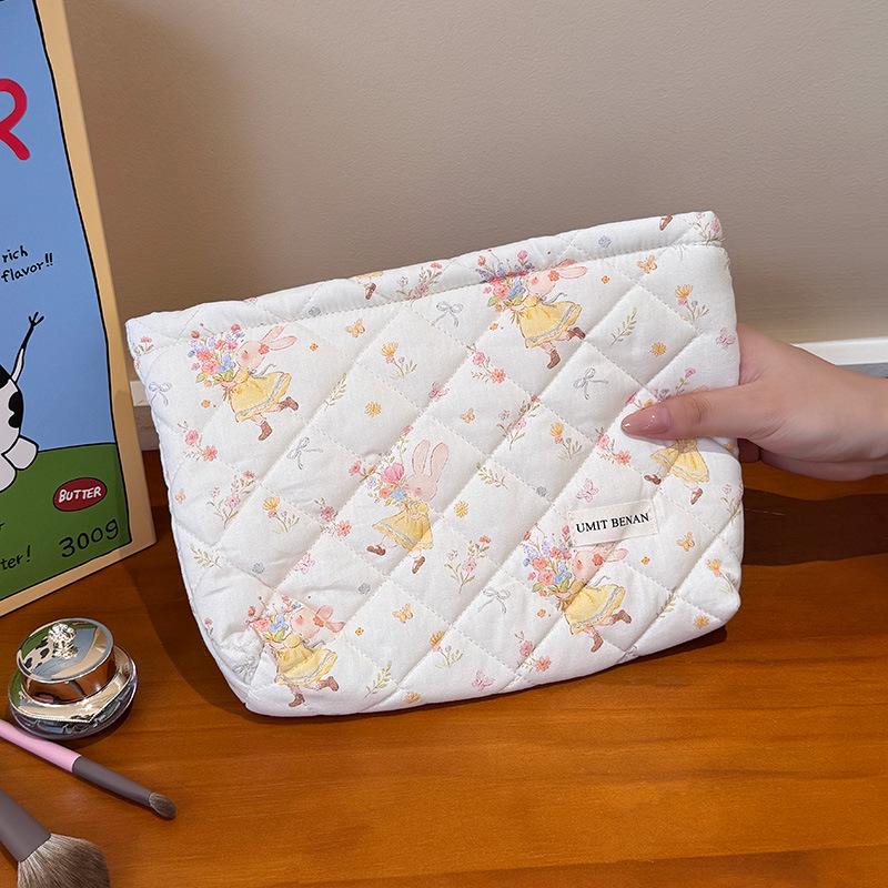 Стеганая сумка из хлопкового холста с цветочным принтом - Косметичка, сумка для выходных и пенал для женщин