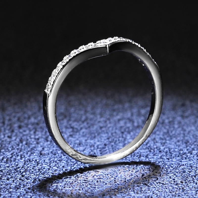 Dámský prsten s diamantovou korunkou ve tvaru V, jednořadý, skupinová sada korunky, jednoduchý prsten s moissanitem a diamantem pro návrh.