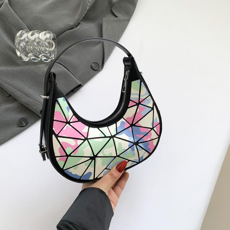 Chic Crescent Bag Retro Niche Shoulder Bag 2024 Summer Fashionable Pu Handbag разноцветный