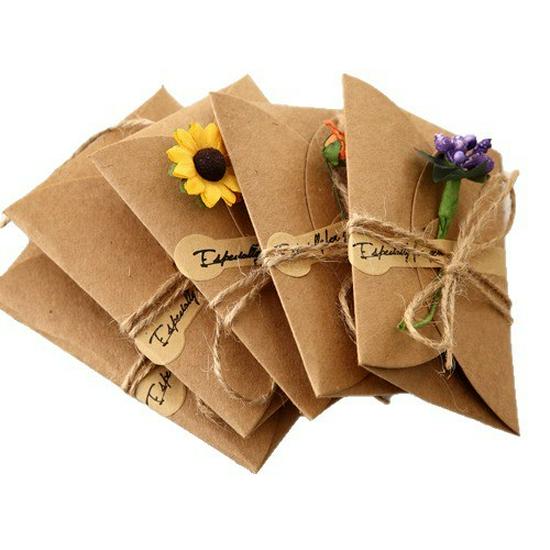 Handmade Kraft Paper Dried Flower Greeting Card - Holiday Wishes for Customers