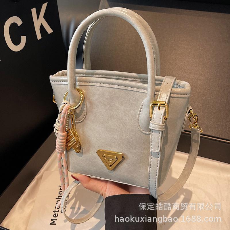 This year's popular retro bag women's large-capacity 2025 new spring and summer casual messenger bag portable bucket bag