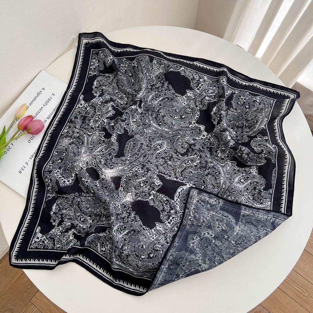 Summer new double-sided velvet scarf air-conditioned room with shawl women travel photo thin sunscreen 61 small square scarf