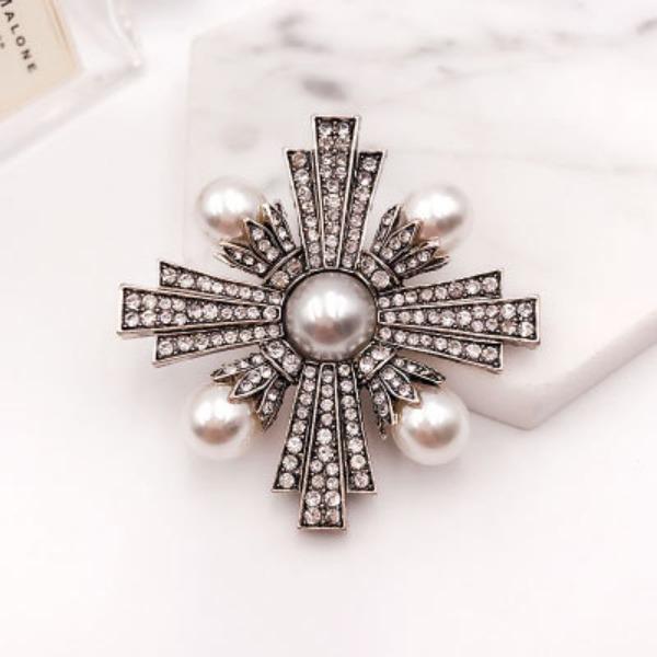 Hot-Selling Retro Design Brooch, High-End Atmospheric Trend Fashion Clothing, Blazer Brooch