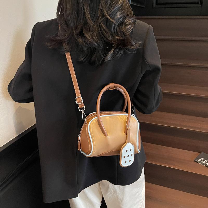 High-end Niche Design Bag Women's New Fashion Versatile Shoulder Messenger Bag Portable Pillow Bag