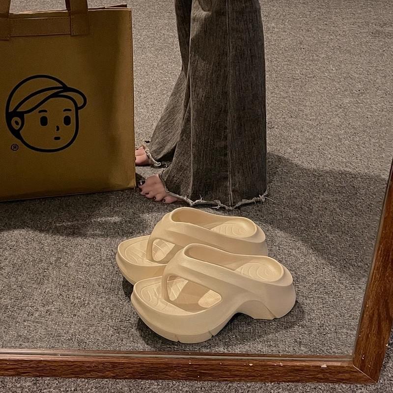 Thick bottom EVA flip flops for women's summer non slip beach sandals comfortable and soft slippers