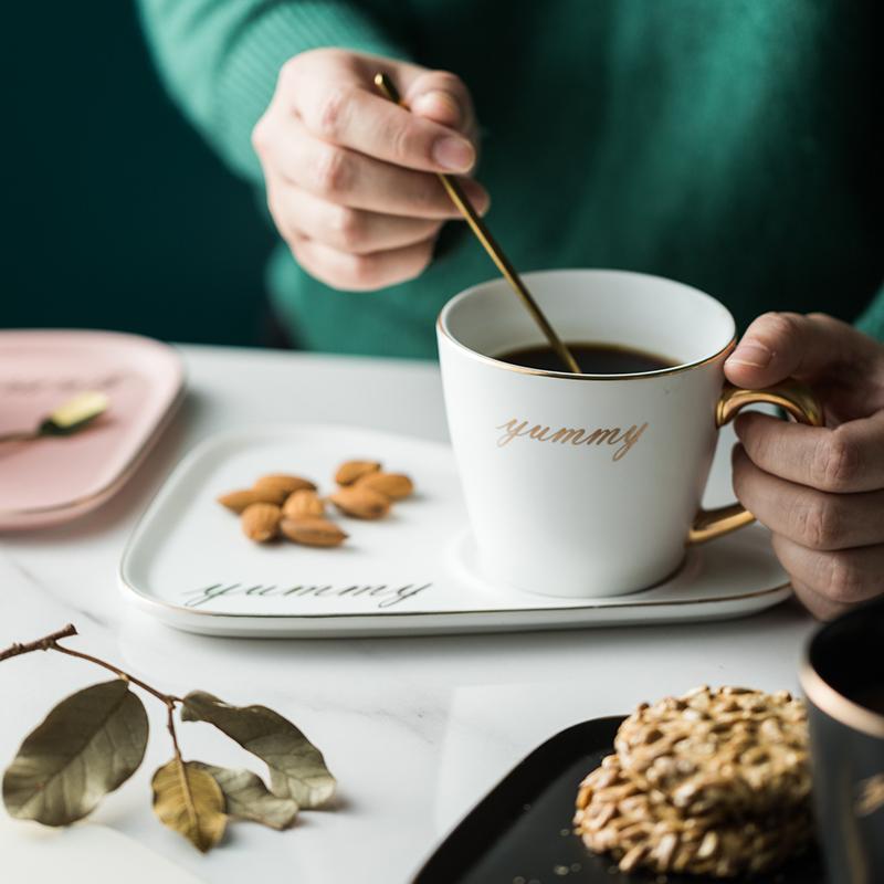 Gold Rim Ceramic Coffee Mug Tumbler Tea Cup and Saucer Set Porcelain Gold Spoon Mugs Cute Bone China Dessert Cups Tea Sets