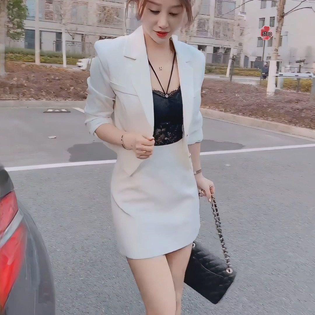 

Women s 2026 Spring White Suit Set: Casual, Versatile Short Skirt Two-Piece for a Chic Temperament M [Recommended below 105 lbs]