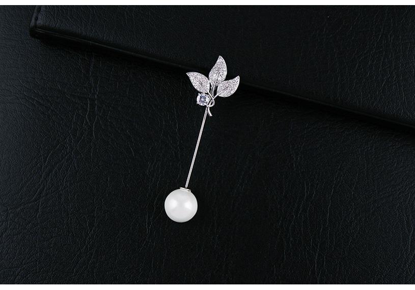 Unisex Crystal Leaf Brooch Pin: Gold-Plated Pure Copper with Micro-Set Zircon