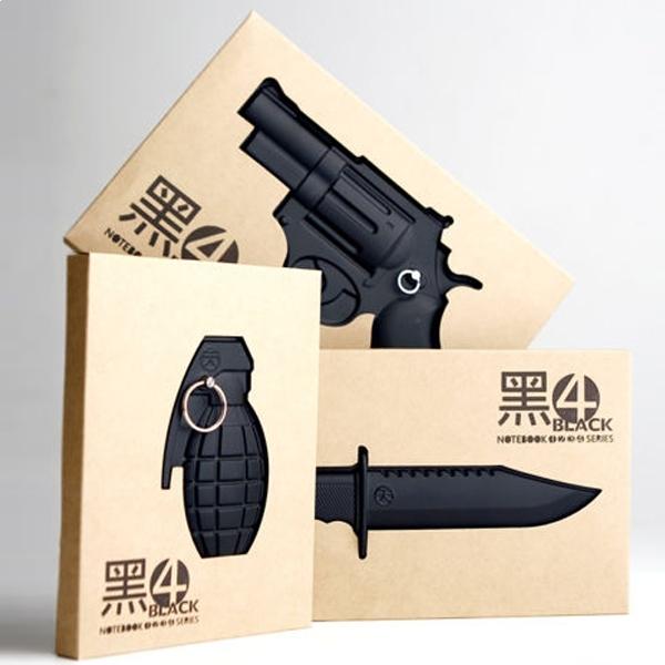 Quaderno con melograno in rilievo sulla copertina