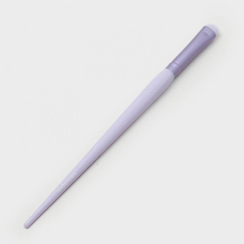 Daiso Pastel Shadow Brush