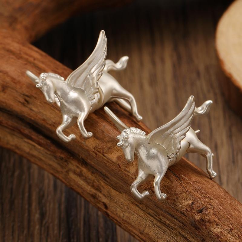 A Pair of Personalized Male Zodiac Pegasus Earrings, Trendy Women's Cute Pegasus Ear Studs, Fashionable Punk Jewelry Gifts