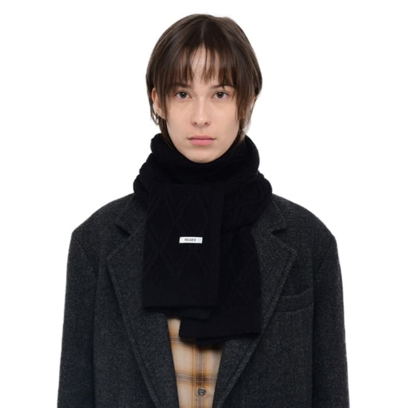 

Velsey Diamond Woven Knit Muffler [BLACK] BLACK