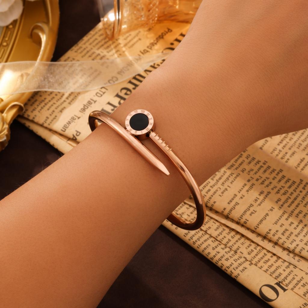 Htpwe Stainless Steel Roman Numeral Nail Bracelet Women's Plated 18k Gold Couple Holiday Gift Bracelet Party Daily Zircon
