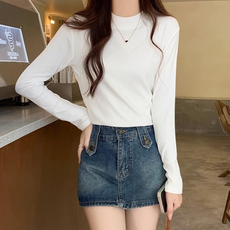 Burgunderfarbenes Damen-Langarm-T-Shirt mit rechtem Schulterausschnitt für Herbst und Winter mit kleinem Stehkragen, schlichtes und vielseitiges eng anliegendes Unterteil