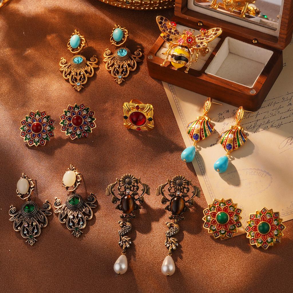 Court Style Light Luxury New Earrings Turquoise Fringed Earrings Medieval Brooch Ring Retro High-end Earrings